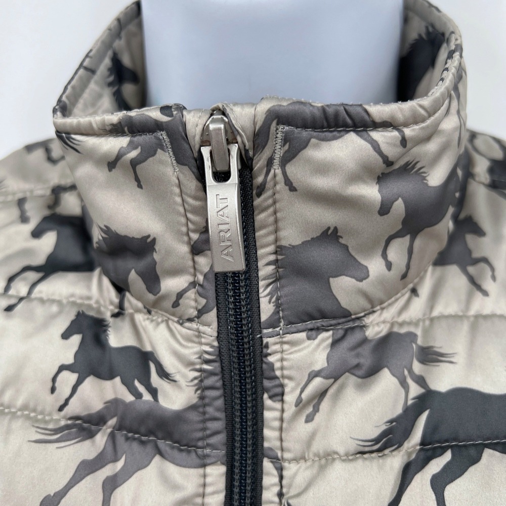 Ariat Tek Wind Water Puffer Vest Wild Horse Print Gray Size L Equestrian Western - Picture 4 of 8